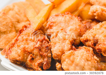 炸雞,薯條,雞塊,Fried chicken, fried food,French fries 38392878