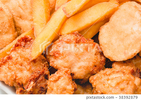 炸雞,薯條,雞塊,Fried chicken, fried food,French fries 38392879