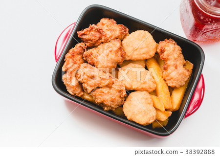 炸雞,薯條,雞塊,Fried chicken, fried food,French fries 38392888