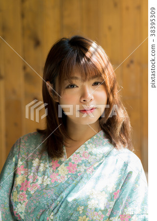 Lifestyle series: Woman in yukata Lifestyle series: Woman in yukata 38395309