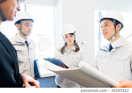 Businessman, general contractor, construction industry, meeting 38395822