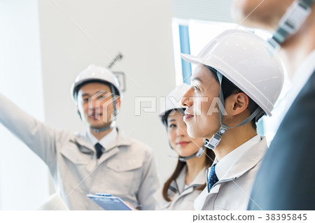 Businessman, field supervisor, general contractor, construction industry, meeting 38395845