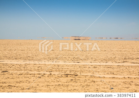 Sand dunes of Sahara desert near Ong Jemel Sand dunes of Sahara desert near Ong Jemel 38397411