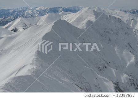 Ojika Sawanoto and Mt. Mantaro seen from the summit of Tanigawa Peak (Tomano ear) 38397653