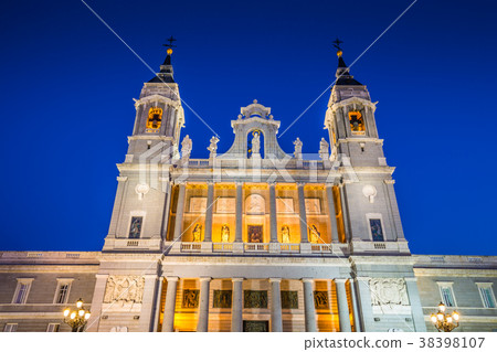 Catedral de la almudena de Madrid,Spain 38398107