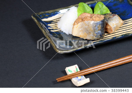 Canned mackerel 38399443