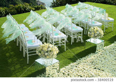 White rose flower bouquet decorate wedding setup White rose flower bouquet decorate wedding setup 38400519