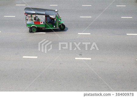 Tuk tuk on the streets of Bangkok, Thailand Tuk tuk on the streets of Bangkok, Thailand 38400978
