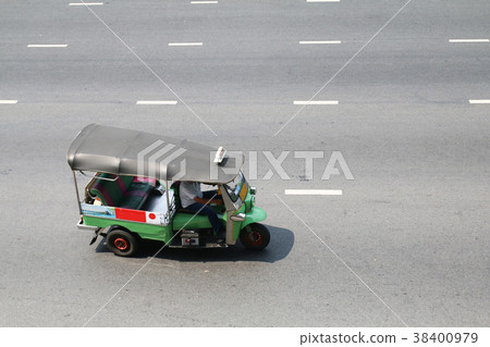 Tuk tuk on the streets of Bangkok, Thailand Tuk tuk on the streets of Bangkok, Thailand 38400979