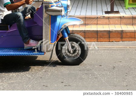 Tuk tuk on the streets of Bangkok, Thailand Tuk tuk on the streets of Bangkok, Thailand 38400985
