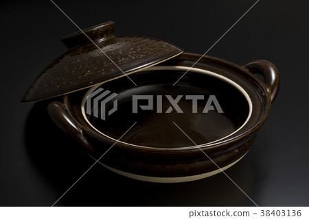 Earthen pot 38403136