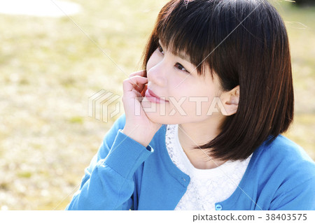 young woman      38403575