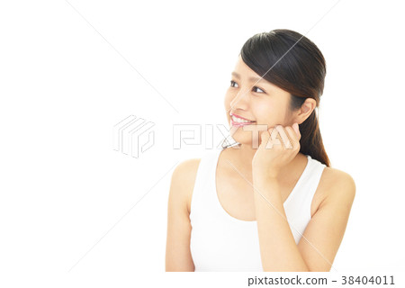 A healthy woman 38404011