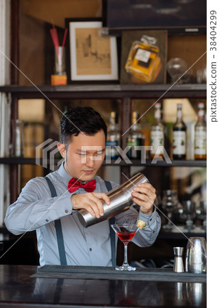 Making cocktails 38404299