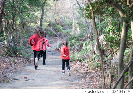 孩子們跑得很好 孩子們跑得很好 38404509