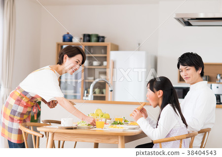 Young family (breakfast) Young family (breakfast) 38404543