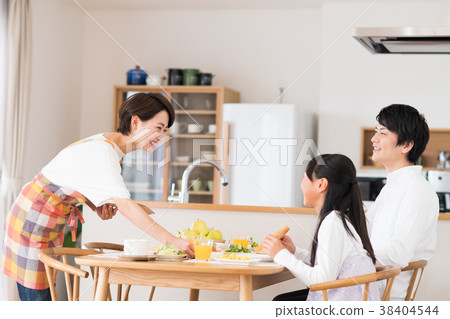 Young family (breakfast) Young family (breakfast) 38404544