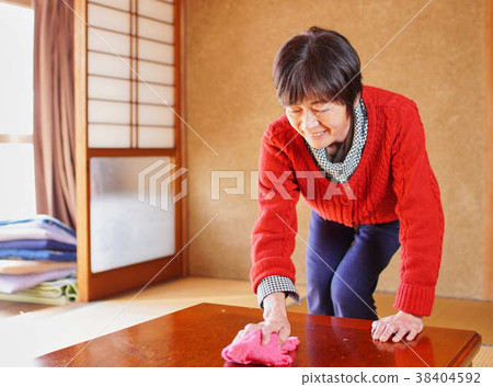 A woman who cleans the table at middle and low back A woman who cleans the table at middle and low back 38404592