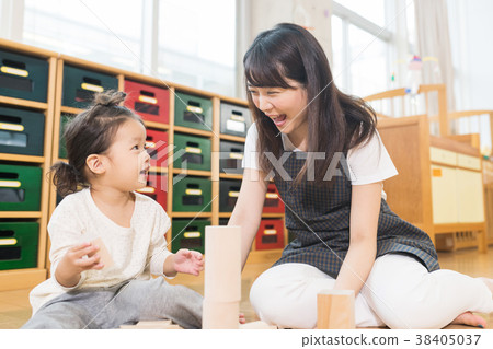 Childcare image 38405037