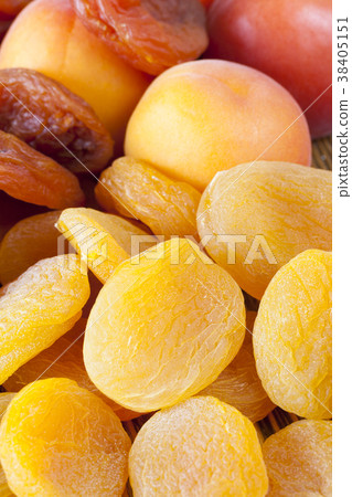 dried apricots dried apricots 38405151