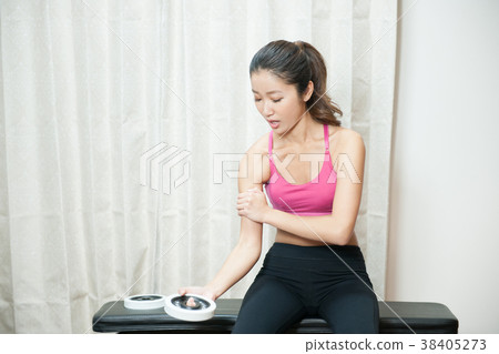 Young woman lifestyle body remodeling fitness 38405273