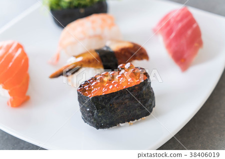 mixed sushi set 38406019