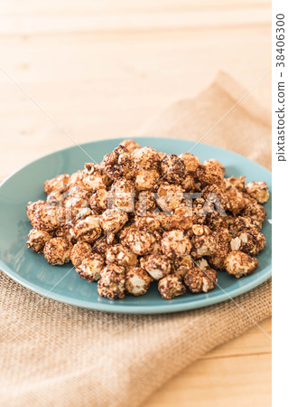 Chocolate covered popcorn 38406300