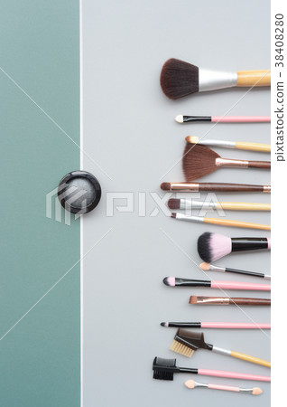 Set of makeup brushes for background 38408280