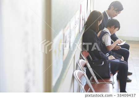 Parents and children waiting for the exam interview 38409437