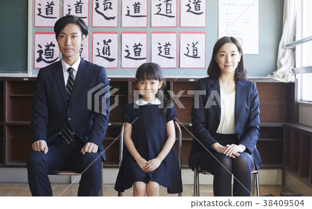 參加考試面試的家長和孩子 38409504