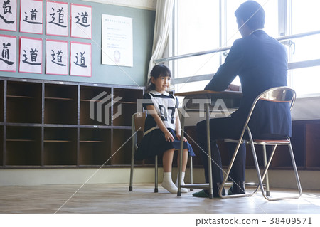 Children who take an interview for the exam 38409571