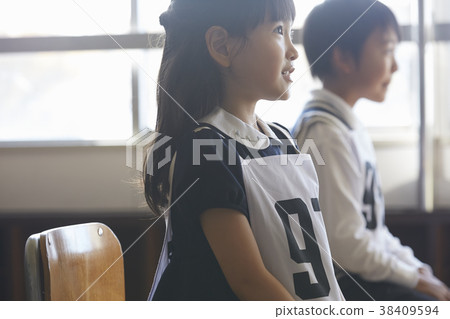 Children who take an interview for the exam 38409594