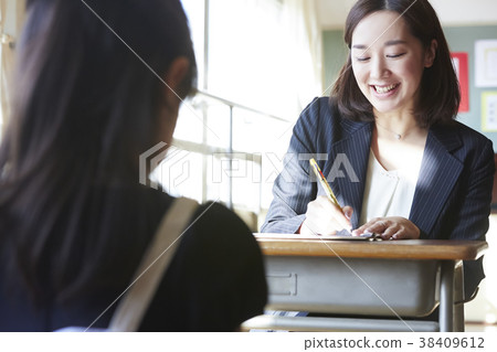 面試官參加考試 38409612