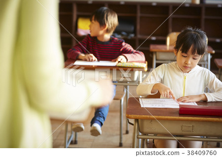Children who receive additional lessons Children who receive additional lessons 38409760