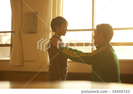 A teacher who encourages students 38409783