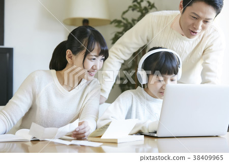Girl and parents studying Girl and parents studying 38409965