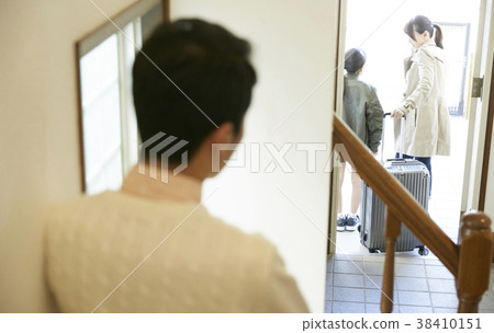 Parent and child going out of the house 38410151