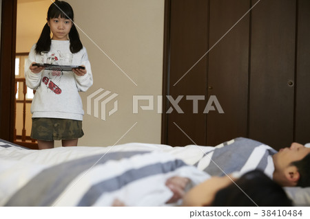 Daughter cares for her ill parents Daughter cares for her ill parents 38410484