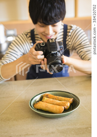 Men shooting food Men shooting food 38410702