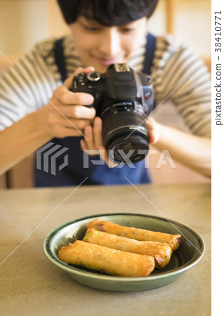 Men shooting food 38410771