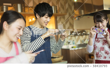 拍攝食物的男女 38410793