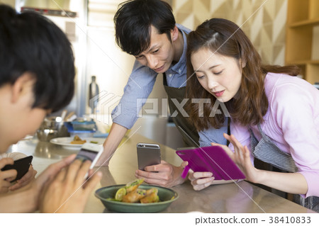 拍攝食物的男女 拍攝食物的男女 38410833