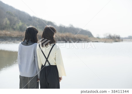 Woman     38411344