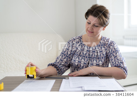 Woman individual entrepreneur puts a seal on 38411604