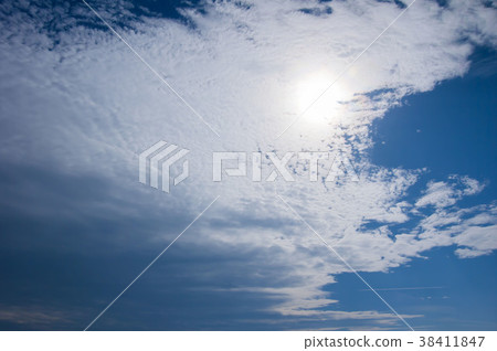  藍天和雲彩 38411847