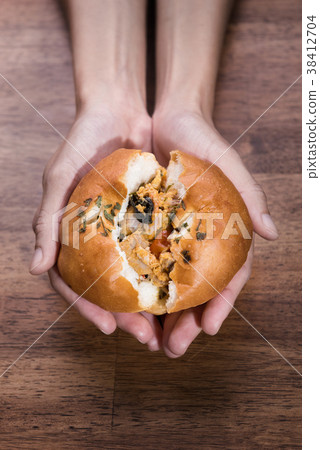 ound bread in hands Female chef holding top view 38412704