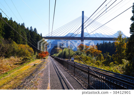 Apt's trail hiking trail scenery ([Important cultural property] Visiting the No. 3 bridge, the former Maruyama substation, the Lake Noi Lake, etc.) 38412901