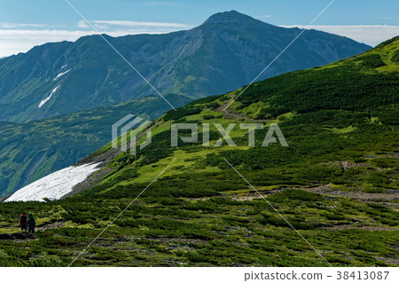 Longitudinal runways near Akagi-dake in the Northern Alps and Goro Kurobe 38413087