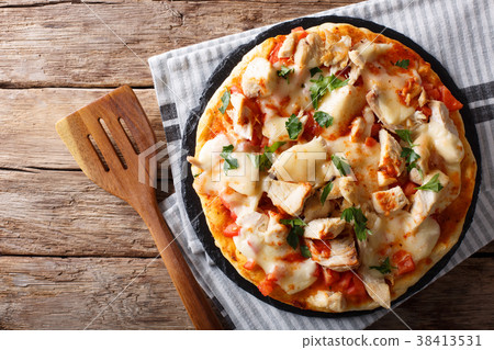 Buffalo pizza with chicken breast, tomato Buffalo pizza with chicken breast, tomato 38413531