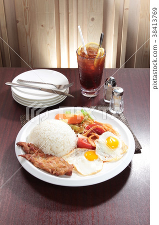 rice with pork or beef or other meat ingredients 38413769